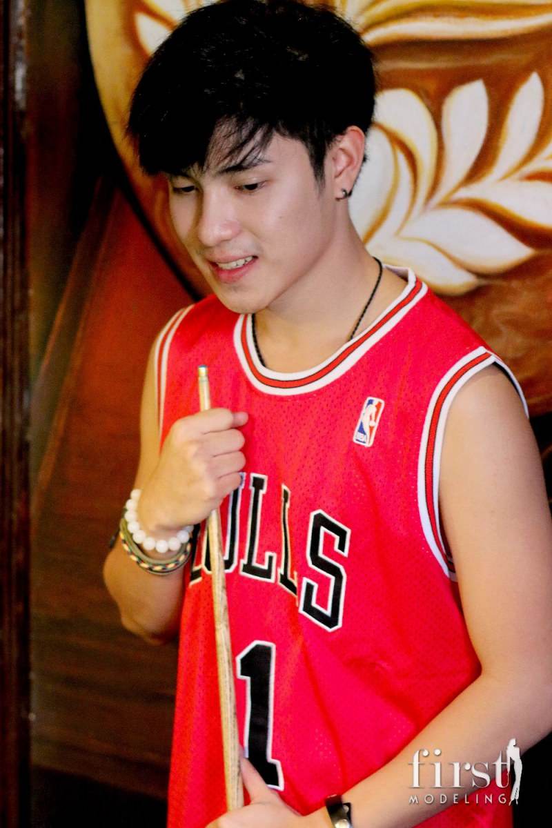 เก้า พูนสุก ดารานักสะแดงลาว