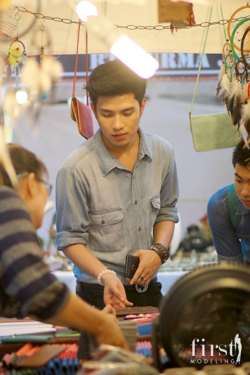 เก้า พูนสุก ดารานักสะแดงลาว