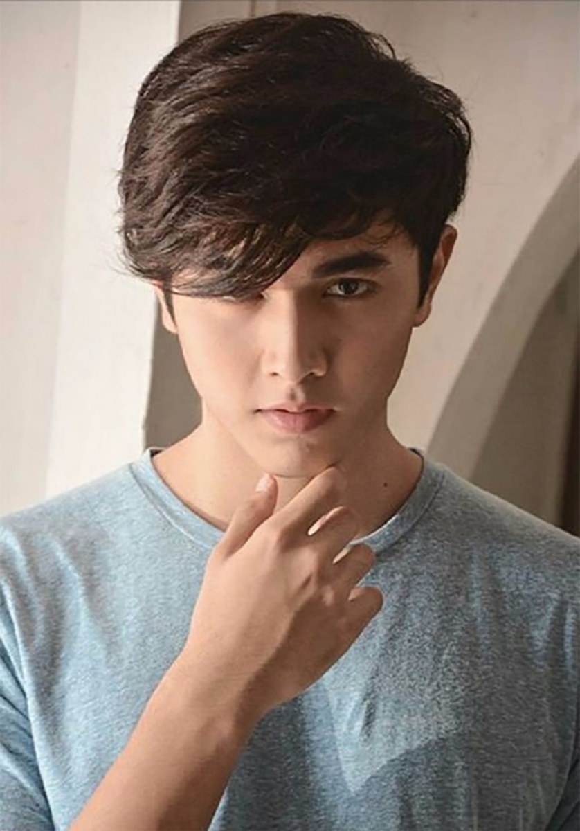 หล่อออร่าพุ่ง &ldquo;ภณ ณวัสน์&rdquo; พระเอกหน้าใสคนใหม่ของช่อง 3 ที่แท้เค้าคือ....ทายาทนางเอกรุ่นเก๋า
