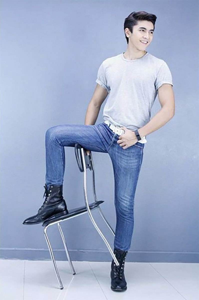 หล่อออร่าพุ่ง &ldquo;ภณ ณวัสน์&rdquo; พระเอกหน้าใสคนใหม่ของช่อง 3 ที่แท้เค้าคือ....ทายาทนางเอกรุ่นเก๋า