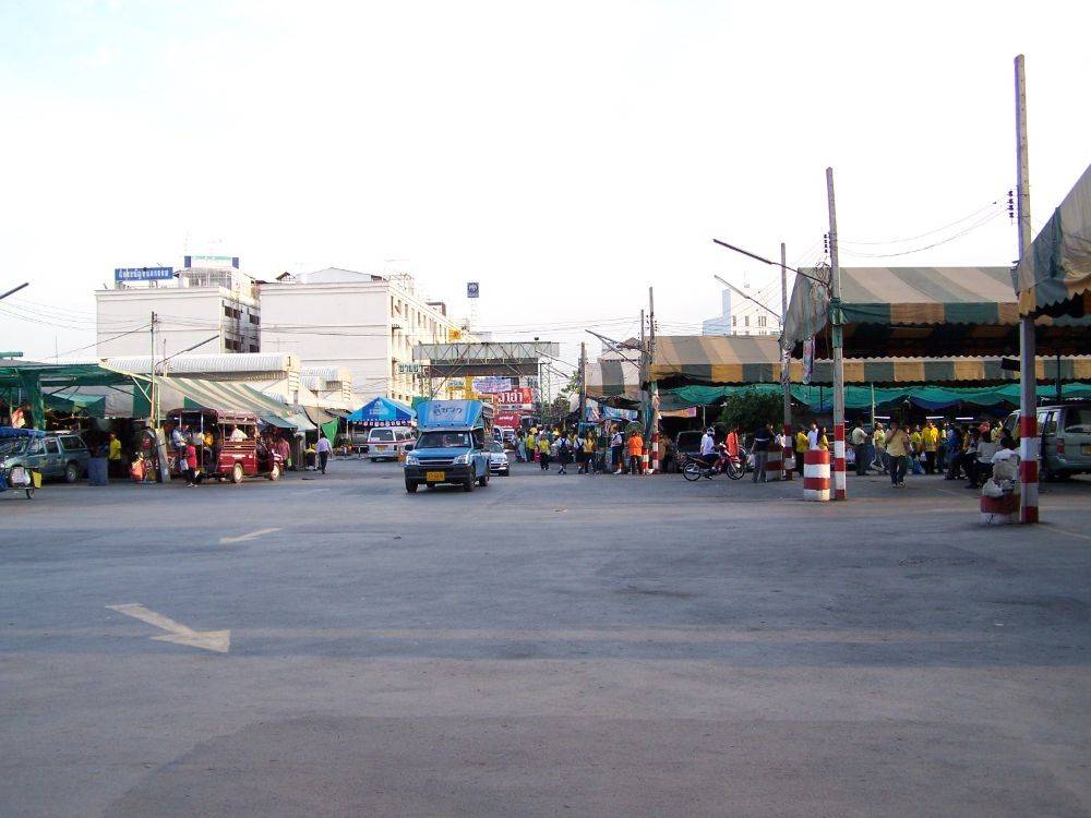 ตลาดมีนบุรี ด้านหลัง