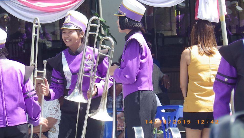 รอเวลาแสดง