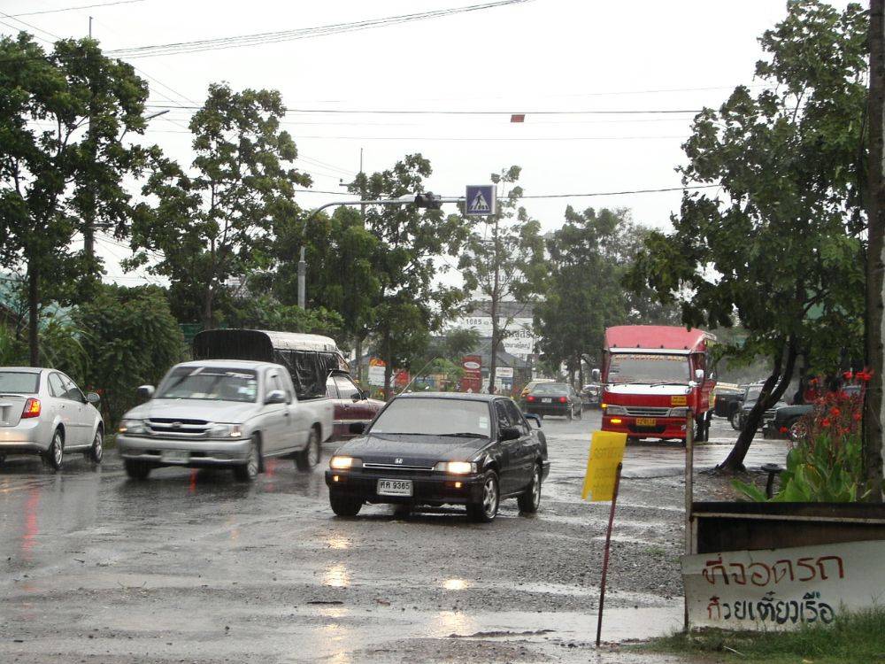 ฝนตก คลองสามวา ใกล้ซาฟารีเวิลด์ สร้างถนนใหม่แล้ว