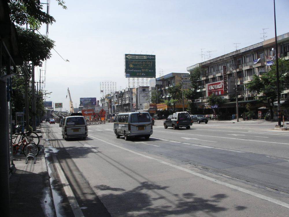 รามอินทรา กม.๘ กำลังก่อสร้างทางยกระดับ