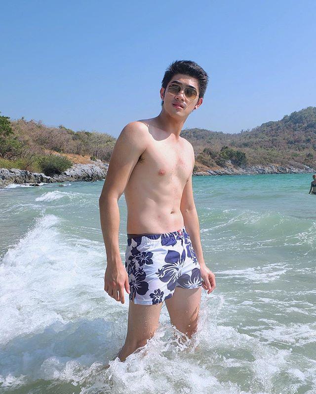 ส่องภาพความหล่อของ &ldquo;ภู ภูวณัฎฐ์&rdquo; ครูสอนพิลาทิสตี๋ขาวสุดหล่อจาก &ldquo;เทคกายเอาท์&rdquo; ตอนล่าสุด!