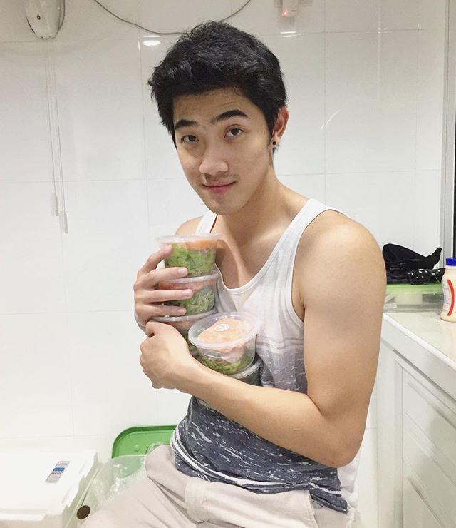 ส่องภาพความหล่อของ &ldquo;ภู ภูวณัฎฐ์&rdquo; ครูสอนพิลาทิสตี๋ขาวสุดหล่อจาก &ldquo;เทคกายเอาท์&rdquo; ตอนล่าสุด!