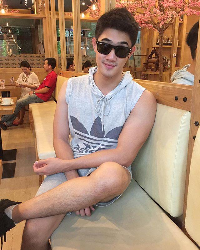 ส่องภาพความหล่อของ &ldquo;ภู ภูวณัฎฐ์&rdquo; ครูสอนพิลาทิสตี๋ขาวสุดหล่อจาก &ldquo;เทคกายเอาท์&rdquo; ตอนล่าสุด!