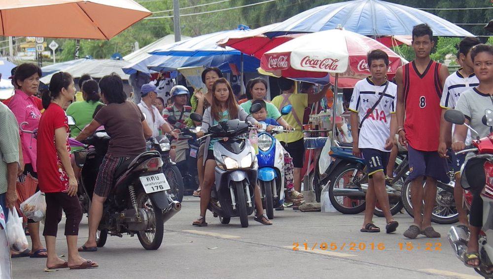 ตลาดนัดวันเสาร์ บ่าย