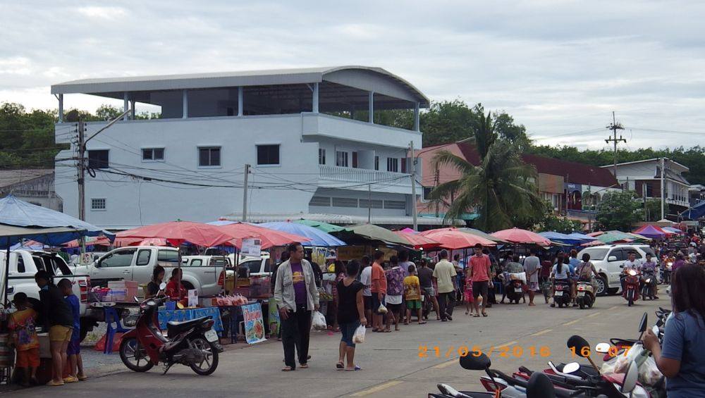 ตลาดนัดวันเสาร์ บ่าย
