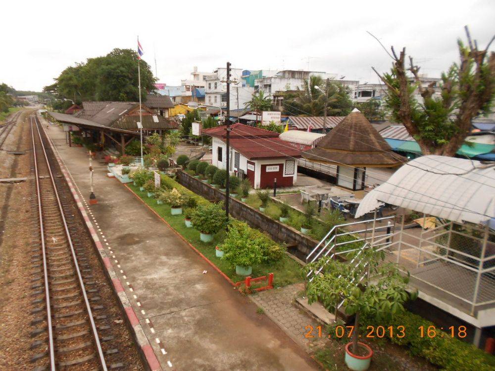 ตลาดนาบอน สถานีรถไฟ