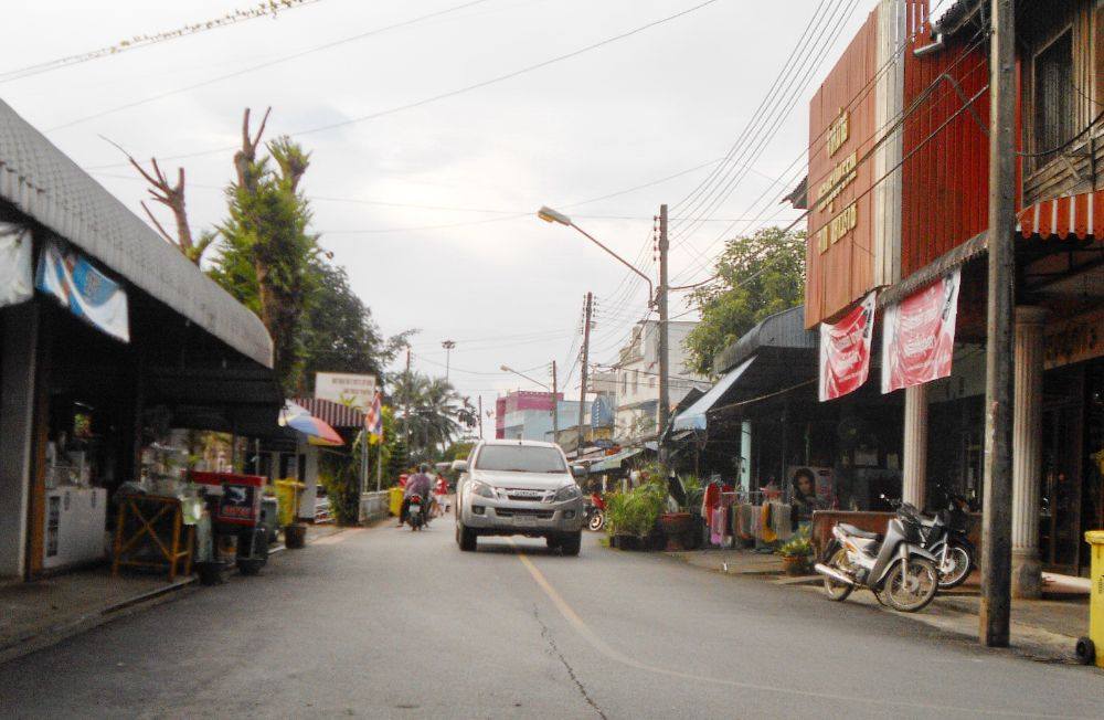 ใกล้สถานีรถไฟนาบอน