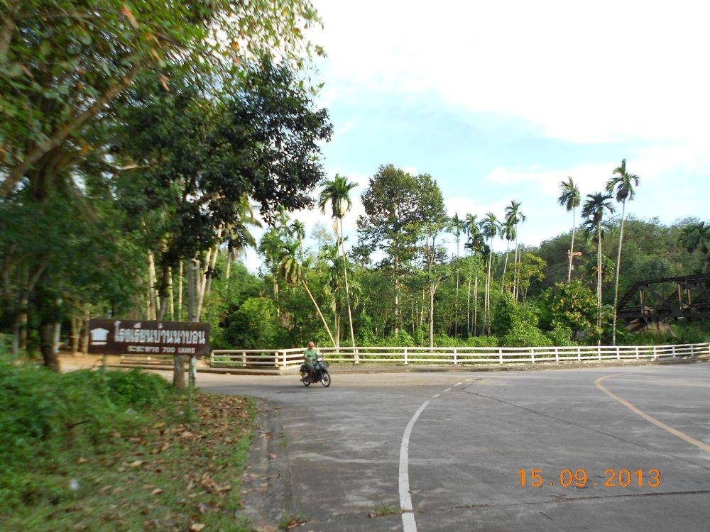 ซ้าย ทางแยกไป บ.คลองจัง ขวา ไป อ.ทุ่งสง ลอดสะพานรถไฟ