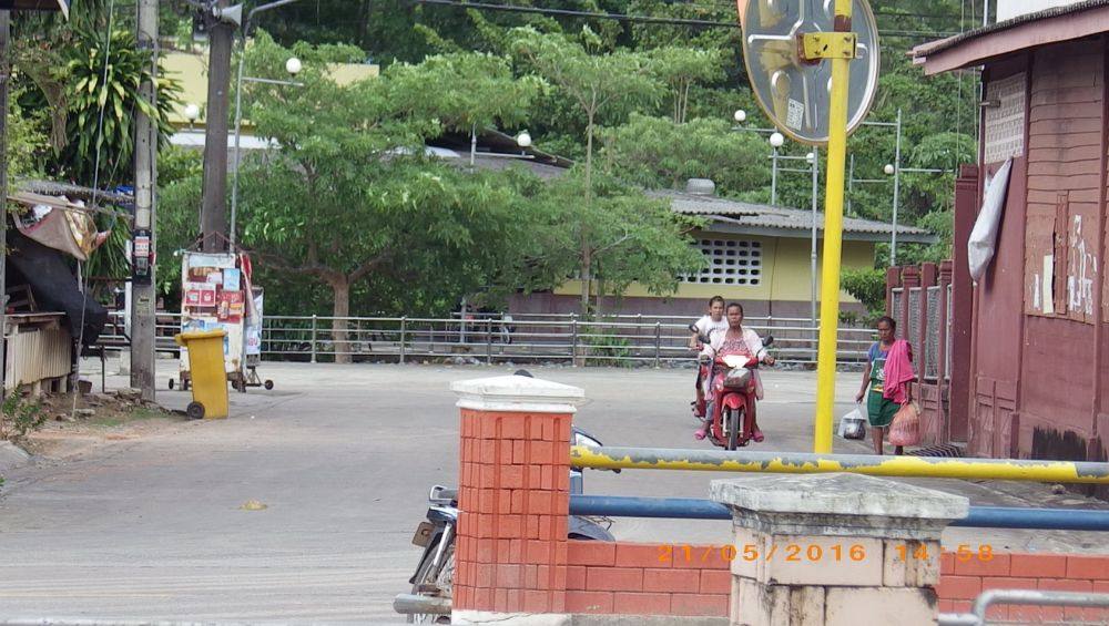 ถนนรอบตลาด