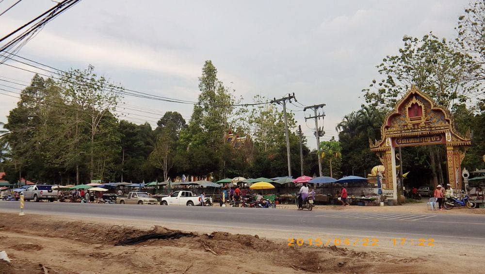หน้าวัดเทพกุญชร กำลังขยายถนน