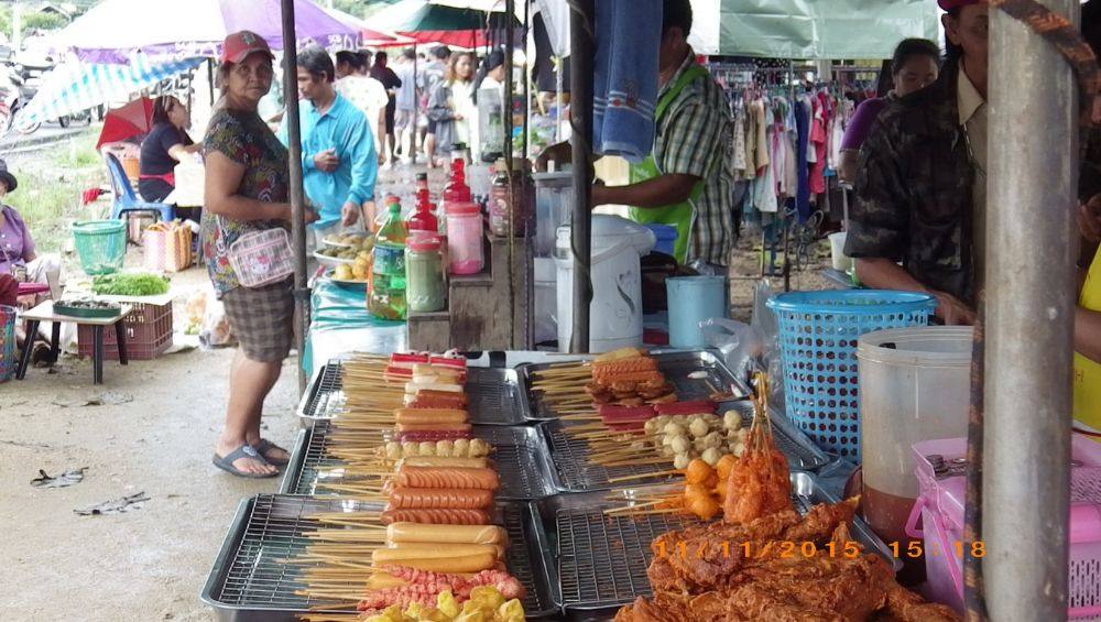 ตลาดนัดหน้าวัดเทพกุญชร