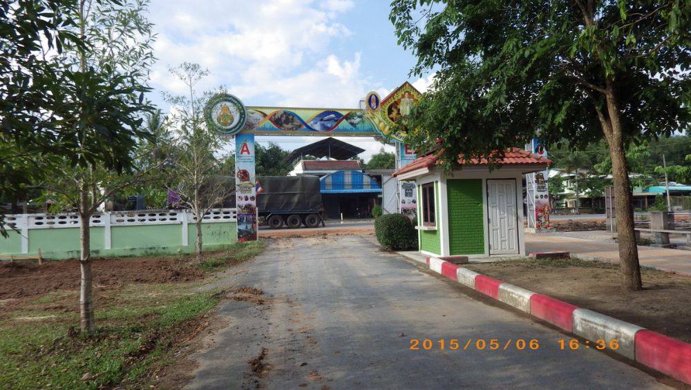 ร.ร.ชุมชนบ้านนาวา มองจากด้านในโรงเรียน
