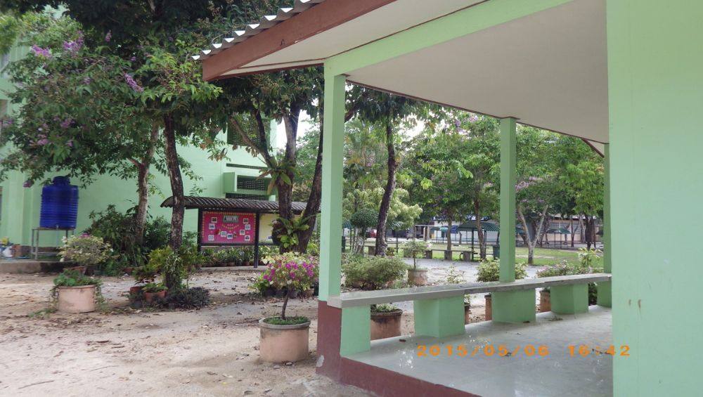 ด้านหลัง ร.ร.ชุมชนบ้านนาวา