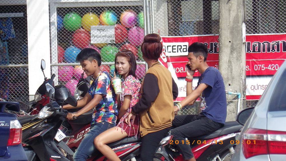 ภาพชีวิตประจำวัน หน้าร้านเซเว่น