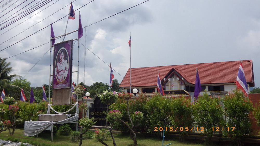 สำนักงาน อบต.ช้างกลาง ตรงข้าม รพ.สต.มะนาวหวาน
