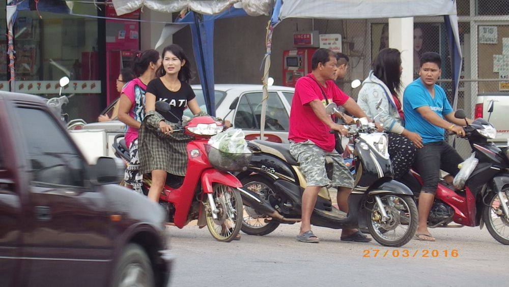 ภาพชีวิตประจำวัน หน้าร้านเซเว่น