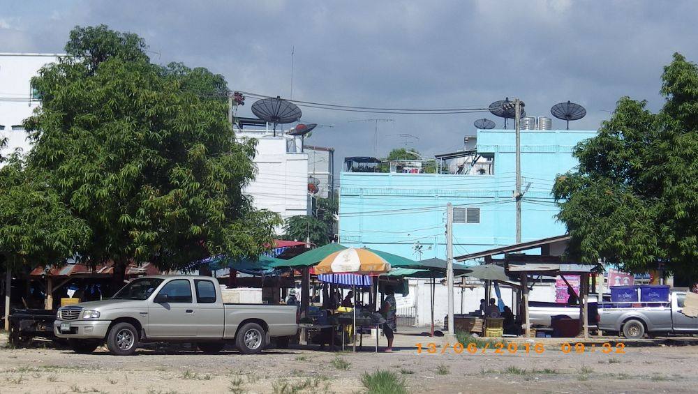 ตลาดนัดวันจันทร์ พฤหัสบดี บ่าย
