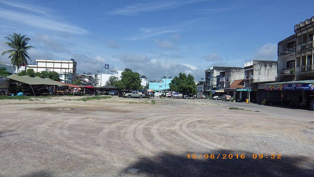 ด้านหลัง ตลาดนาบอน