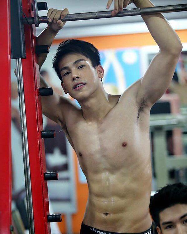 ฟินตาแตก แหกดูผู้ชาย