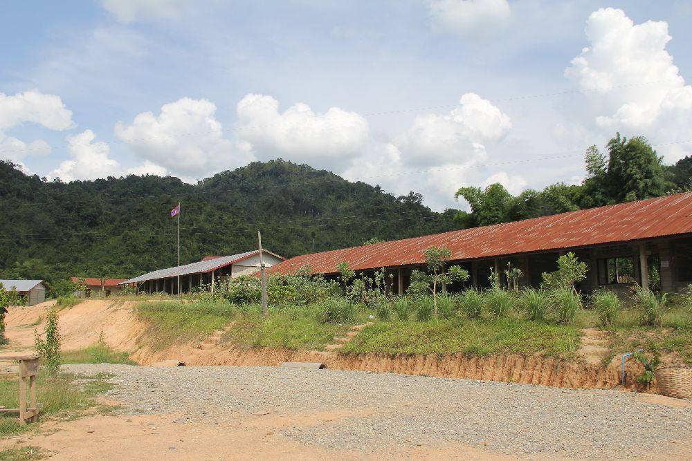 โรงเรียนน่าอยู่ คุณครูใจดี โรงเรียนมัธยมกาสี เมืองกาสี แขวงเวียงจันทร์ สปป ลาว