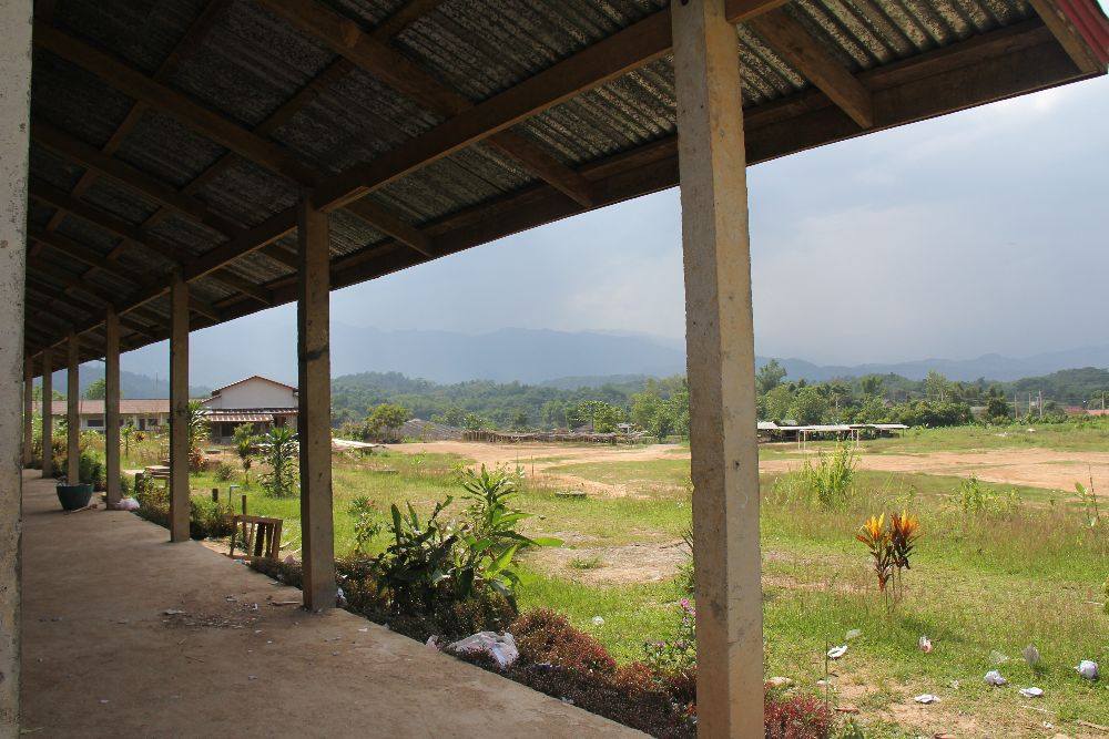 โรงเรียนน่าอยู่ คุณครูใจดี โรงเรียนมัธยมกาสี เมืองกาสี แขวงเวียงจันทร์ สปป ลาว