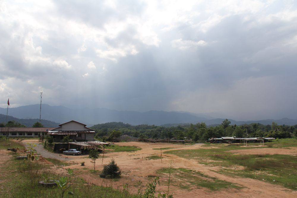 โรงเรียนน่าอยู่ คุณครูใจดี โรงเรียนมัธยมกาสี เมืองกาสี แขวงเวียงจันทร์ สปป ลาว