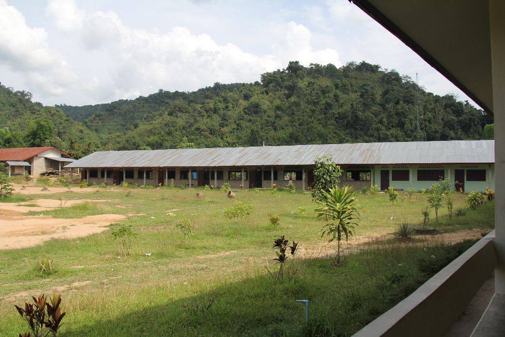 โรงเรียนน่าอยู่ คุณครูใจดี โรงเรียนมัธยมกาสี เมืองกาสี แขวงเวียงจันทร์ สปป ลาว