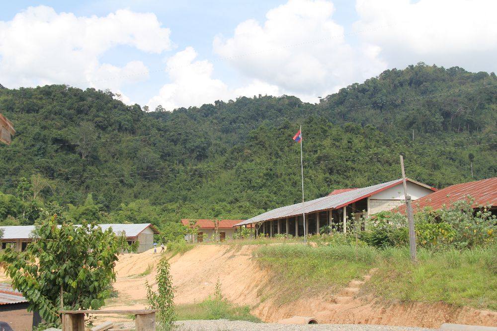 โรงเรียนน่าอยู่ คุณครูใจดี โรงเรียนมัธยมกาสี เมืองกาสี แขวงเวียงจันทร์ สปป ลาว