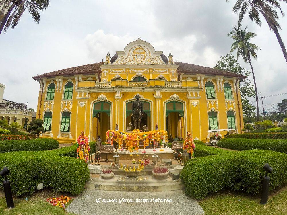 สถานที่ .4 ตึกเจ้าพระยาอภัยภูเบศร ตั้งอยู่ใน โรงพยาบาลเจ้าพระยาอภัยภูเบศร จังหวัดปราจีนบุรี เป็นตึกเก่า 100 กว่าปี ผ่านร้อนผ่านหนาวมาหลายรัชกาล