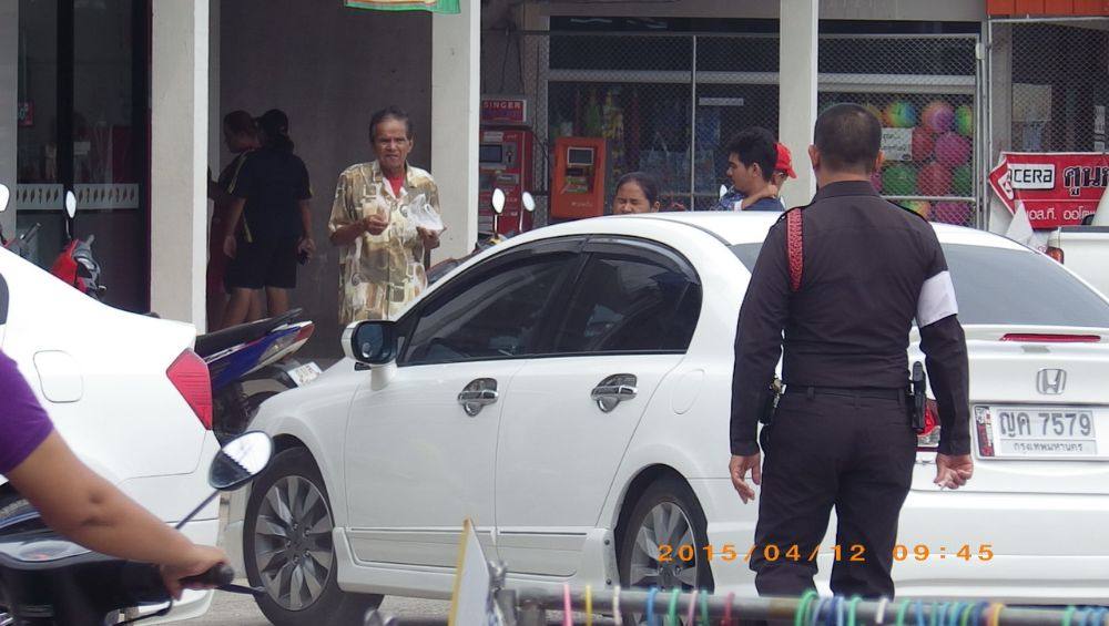 หน้าร้านเซเว่น สาขามะนาวหวาน ต.อ.ช้างกลาง จ.นครศรีฯ
