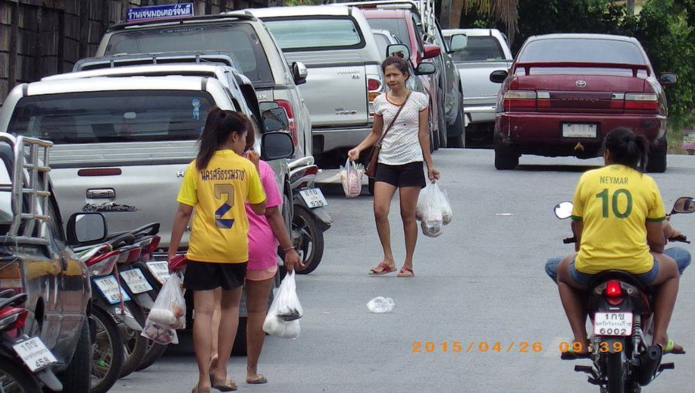 ข้างตลาดนัด