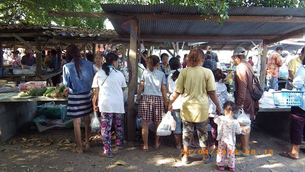 กลางตลาดนัด