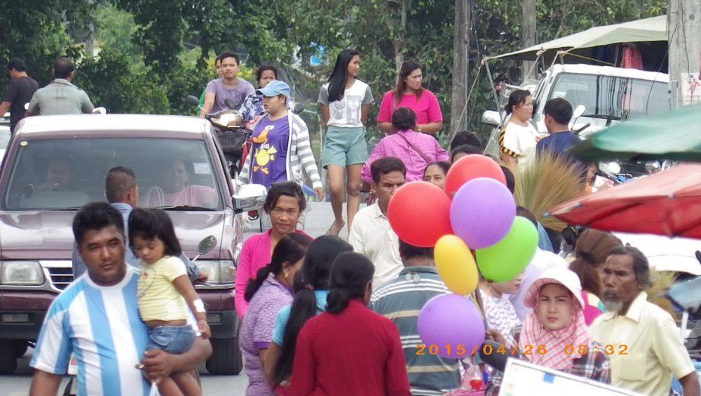 รถผ่านตลาดนัด