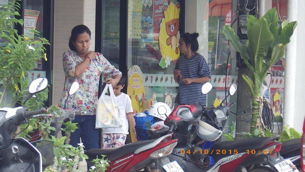 ซื้อหิ้วเต็มมือ