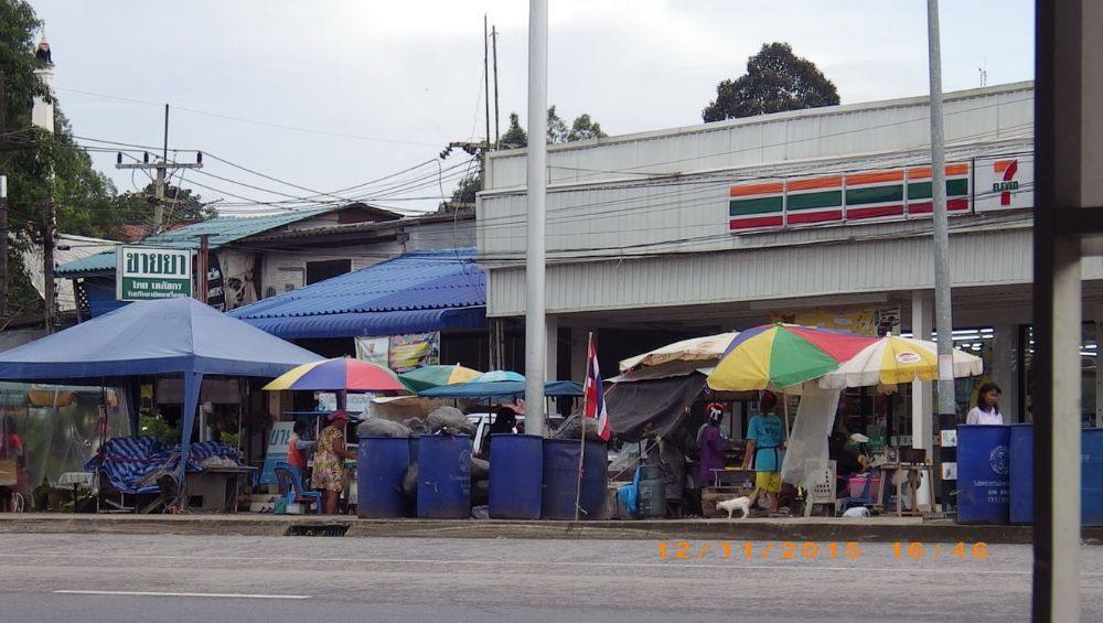 ขายของกินหน้าเซเว่น