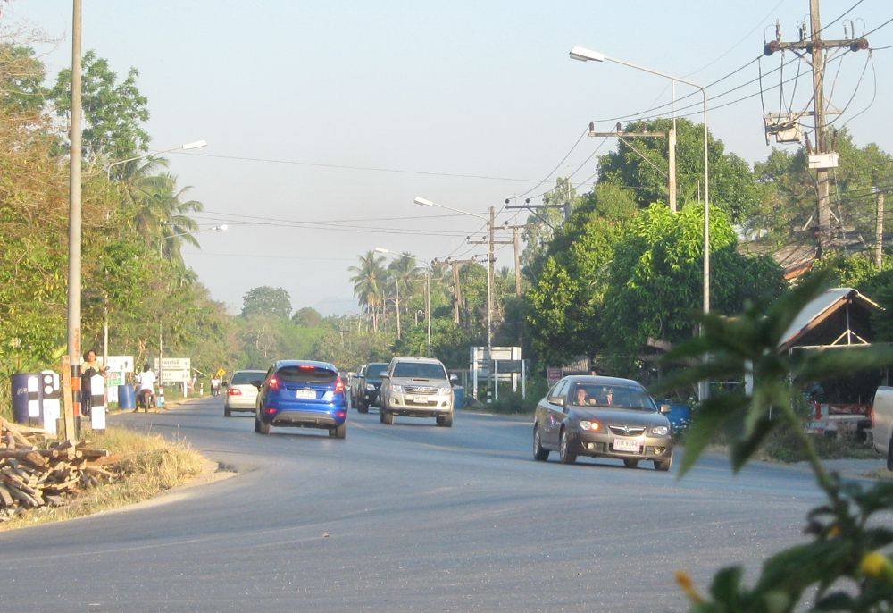 มาจาก อ.นาบอน ผ่านแยกบ.จันดี