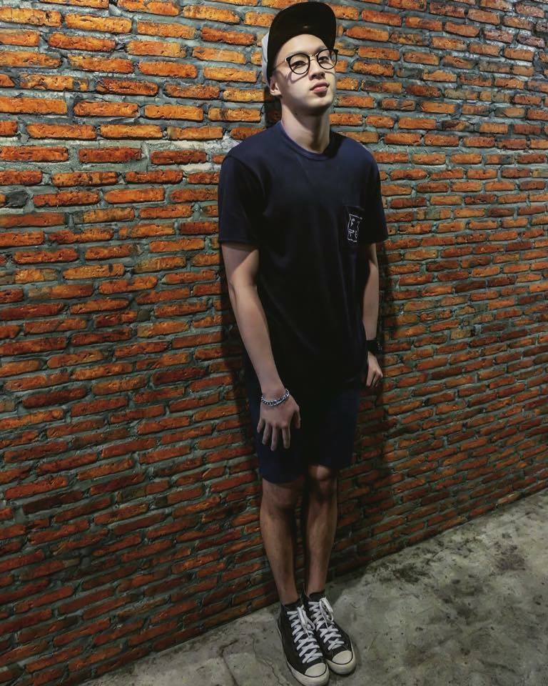 ตี๋ บุญยเกียรติ  มีคุณสมบัติเป็นสามีที่ดีมากข่ะคุณค๋าาาาาาาาาาาาาาา  1,103