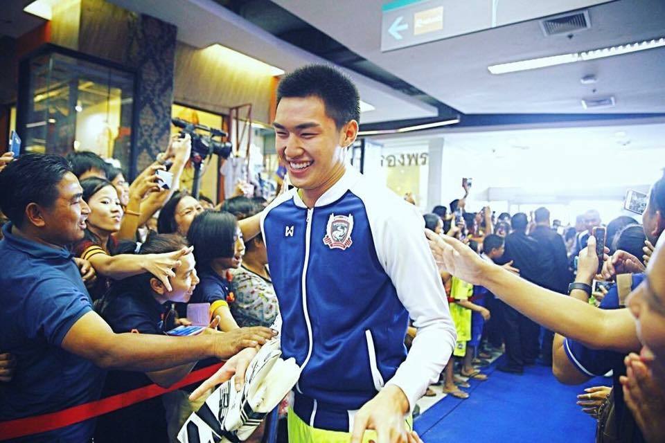 ตี๋ บุญยเกียรติ  มีวาร์ปข่ะคุณค๋าาาาาาาาาาาาาาา  1,105