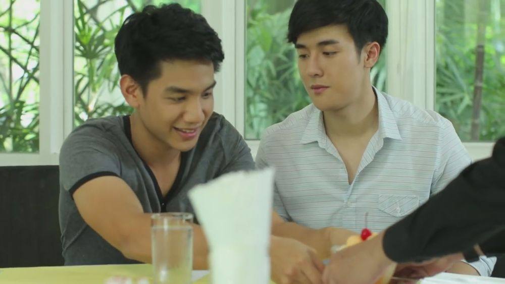 หลงฮักคนนี้น่าฮักหุ่นดีแท้ๆๆอยากเห็นฉากถอดเสื้อหลาย เขาชื่อหยังเนาะใผมี FB,IG ขอแด่ #ซีรีส์รุ่นพี่ Secret Love - Bake Me Love#