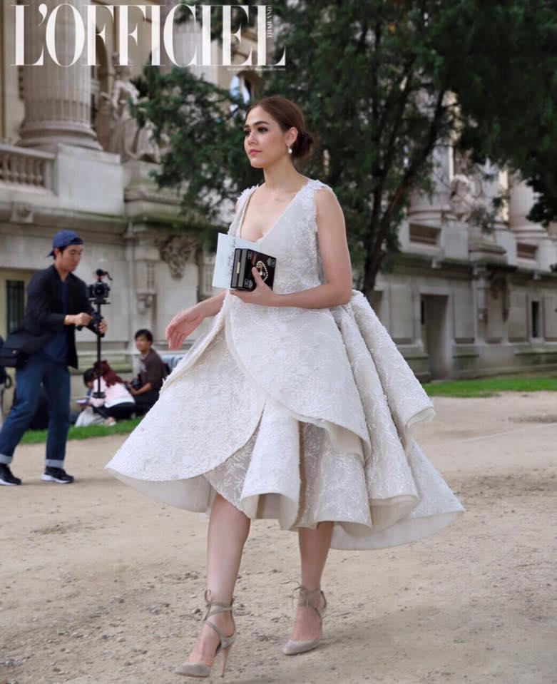 อึ๋มกระแทกตา! ชมพู่ อารยา สวยเจิดร่วมชมแฟชั่นโชว์ระดับโลก....
