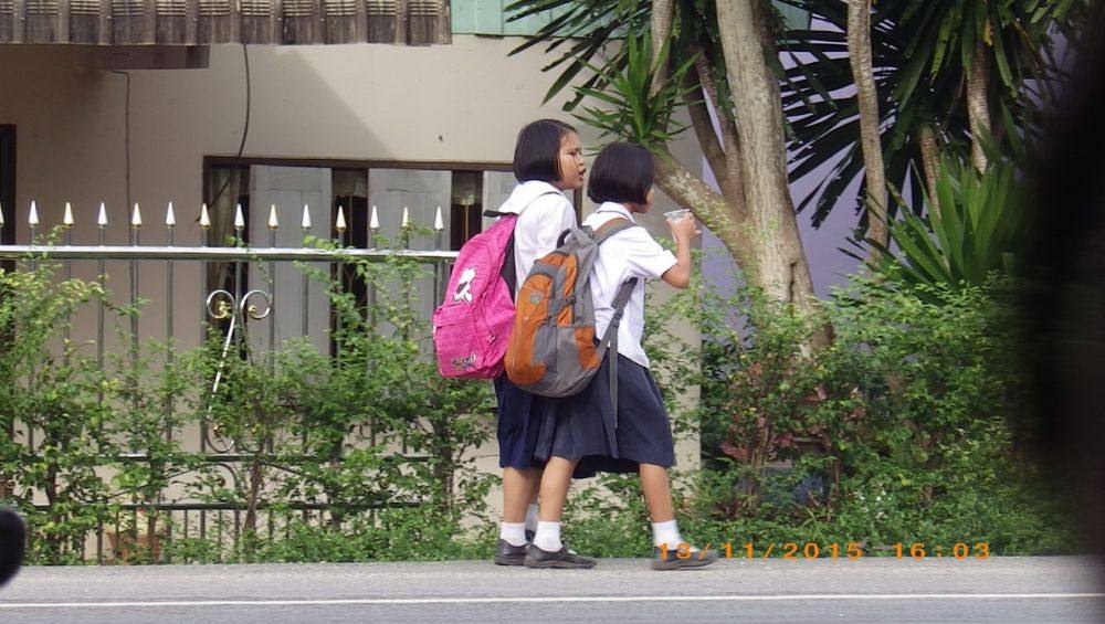 เดินไปด้วยกัน