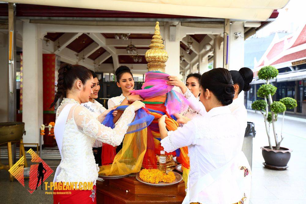 40 สาวงามมิสยูนิเวิร์สไทยแลนด์ 2016 ลงนามถวายพระพรพระบาทสมเด็จ พระเจ้าอยู่และทัศนศึกษา