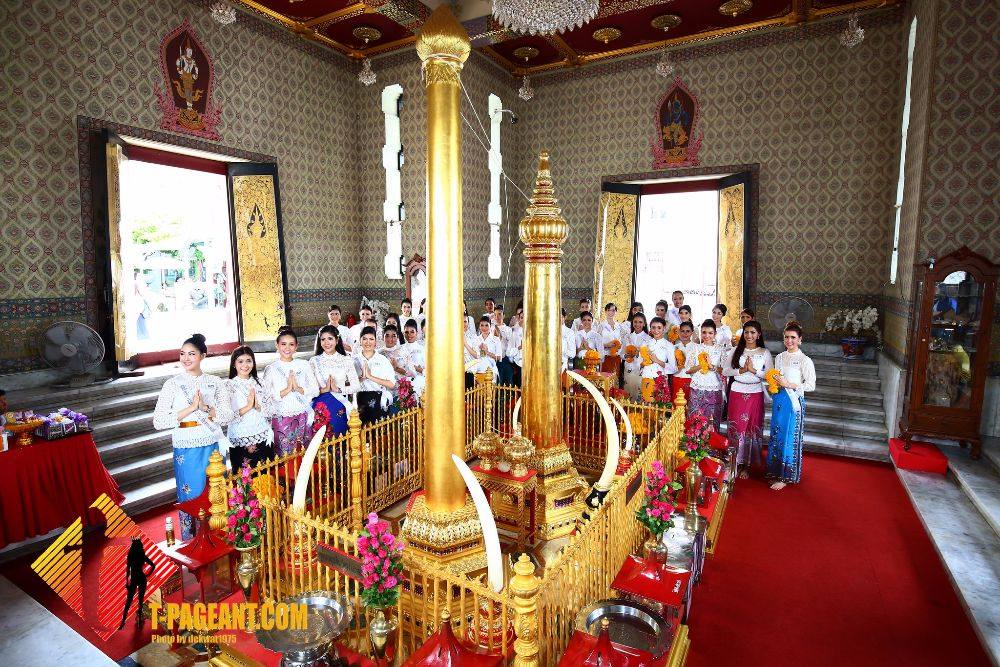 40 สาวงามมิสยูนิเวิร์สไทยแลนด์ 2016 ลงนามถวายพระพรพระบาทสมเด็จ พระเจ้าอยู่และทัศนศึกษา