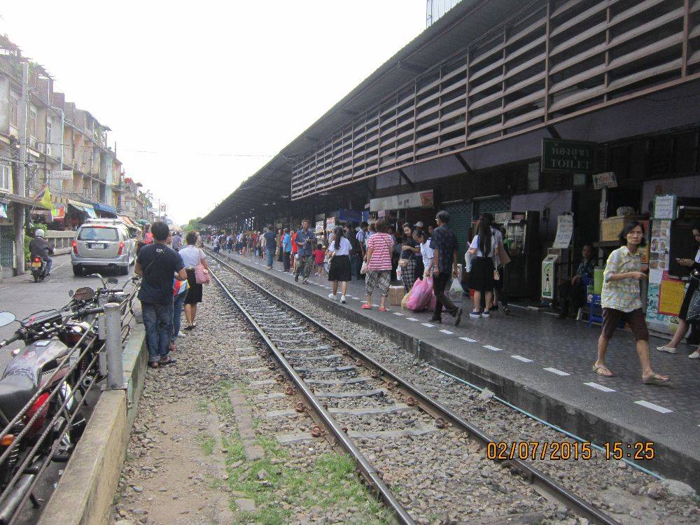 สถานีรถไฟวงเวียนใหญ่ ต้นทางทางรถไฟสายมหาชัย