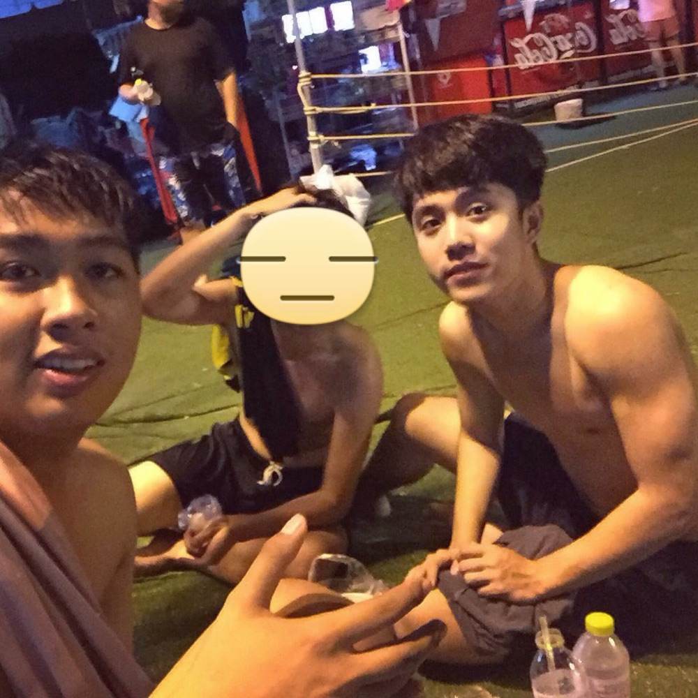 เอิร์ธ หนุ่มตี๋ซิกแพคแน่น