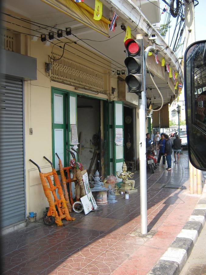 หน้าเสาชิงช้า ฝั่งซ้าย